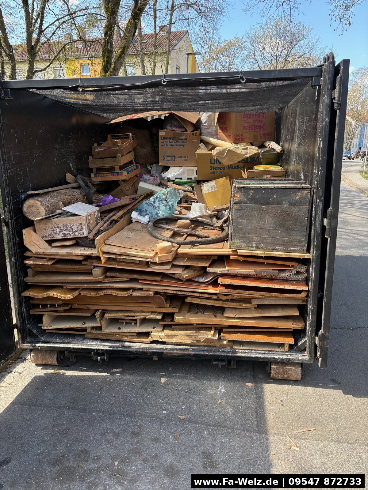 Entrümpelung Container beladen - Firma Welz Bamberg