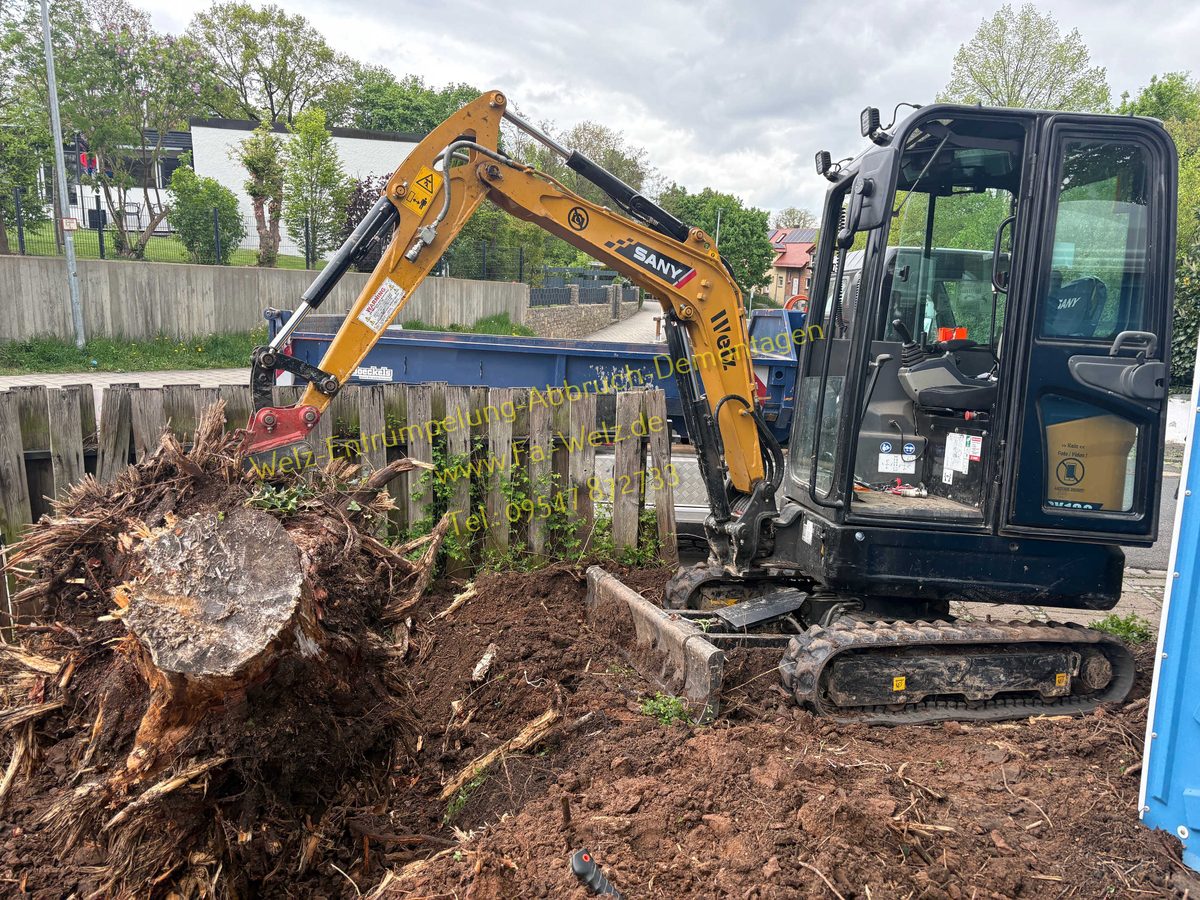 SANY Minibagger bei Wurzelstockentfernung - Firma Welz